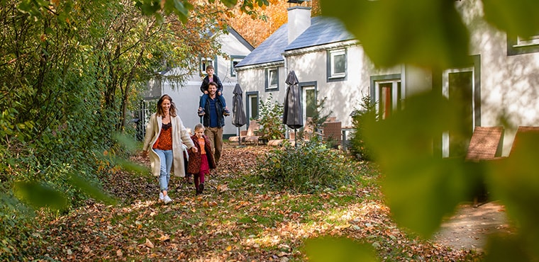 Familie wandelen herfst terras