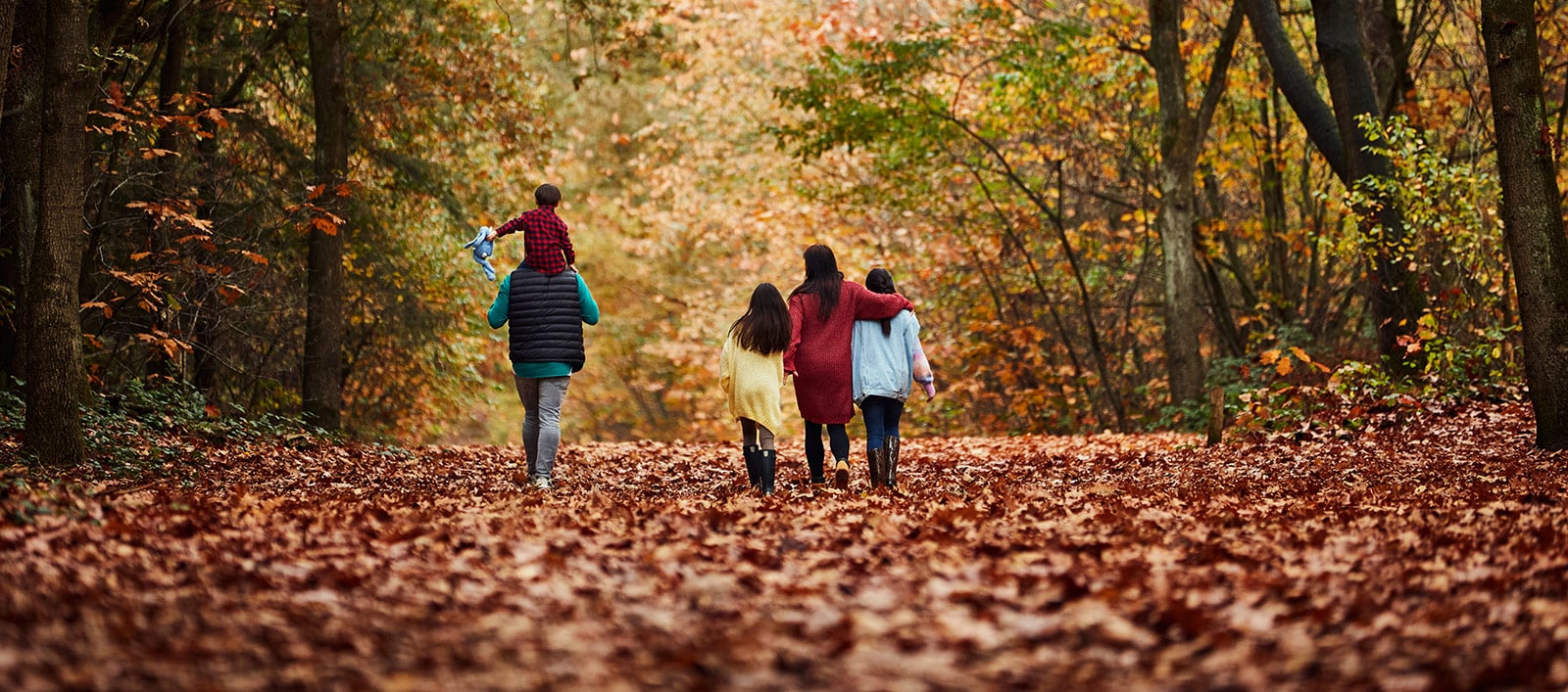 Familie in het bos Herfst