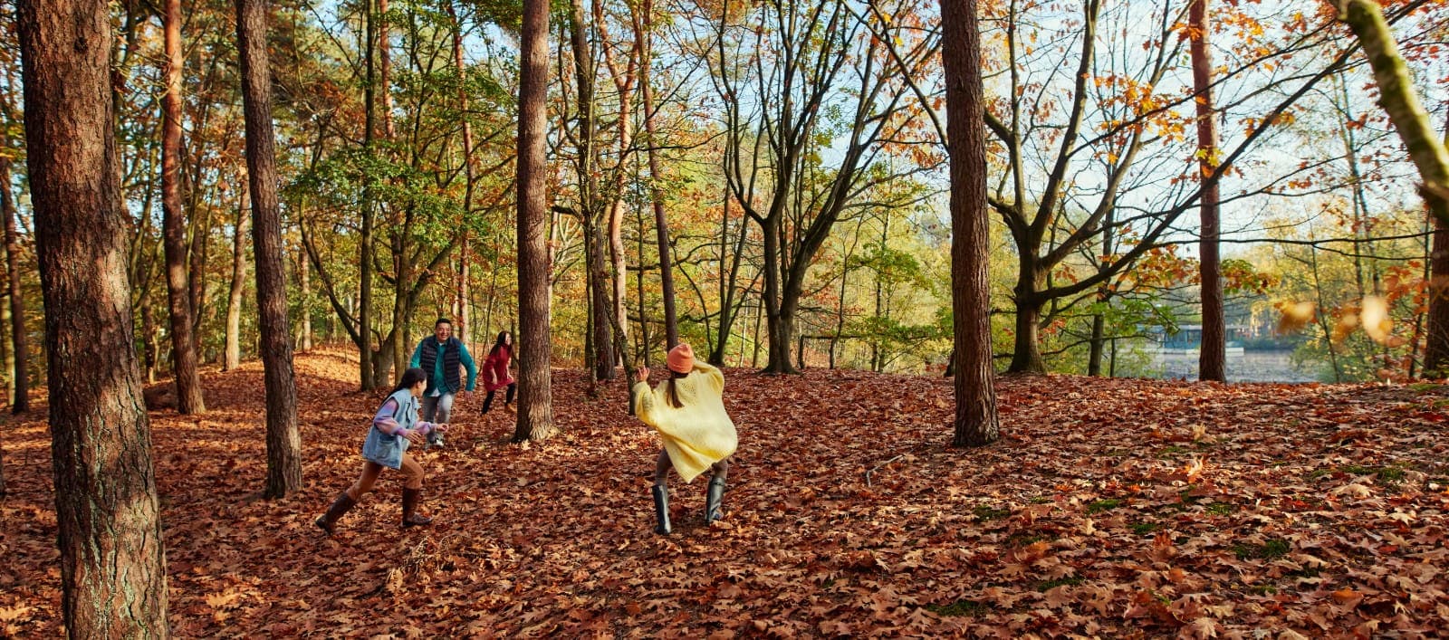 Familie im Wald