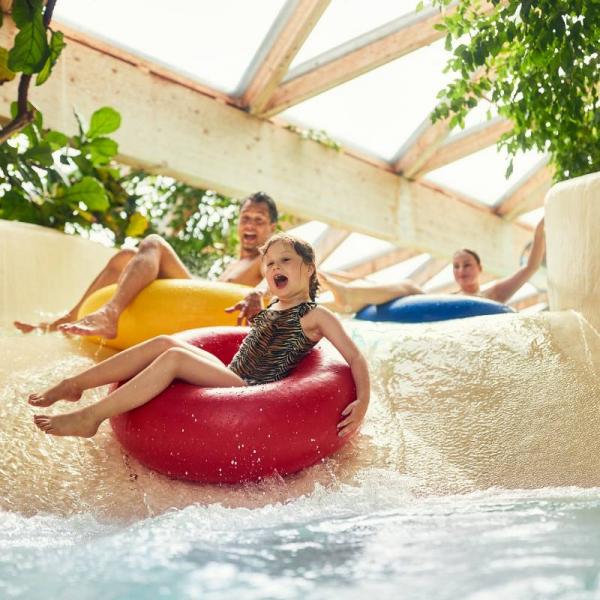 Enfilez votre maillot de bain : glissades et éclats de rire garantis à l'Aqua Mundo !