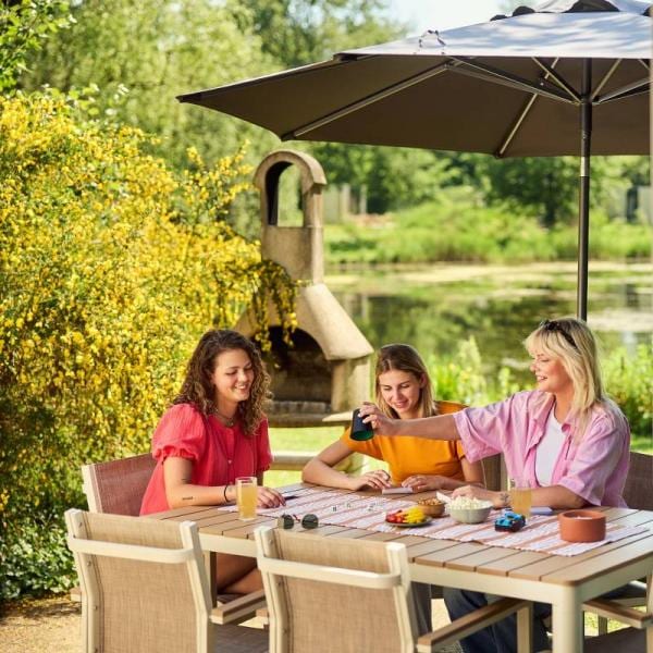 Prenez un moment pour simplement profiter ensemble sur votre terrasse privée