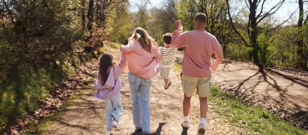 Famille dans la nature