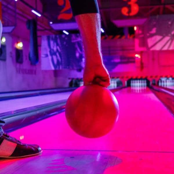 Nos 8 pistes de bowling proposent un challenge ludique favorisant cohésion et convivialité