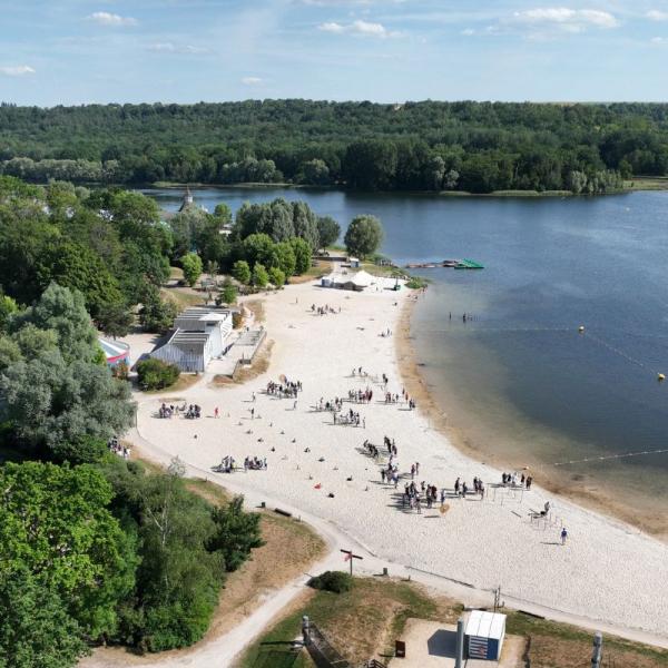 Spot idéal pour vos team building ou pour chiller sur nos transat, le temps d'un après midi ensoleillé. C'est l'emplacement rêvé, baignade autorisé en saison et crème solaire fortement recommandé