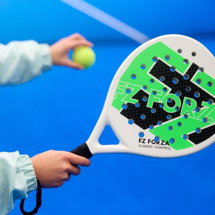 Initiez vos équipes au padel, une activité ludique et accessible qui favorise la cohésion, l’esprit d’équipe et les échanges dans une ambiance dynamique.