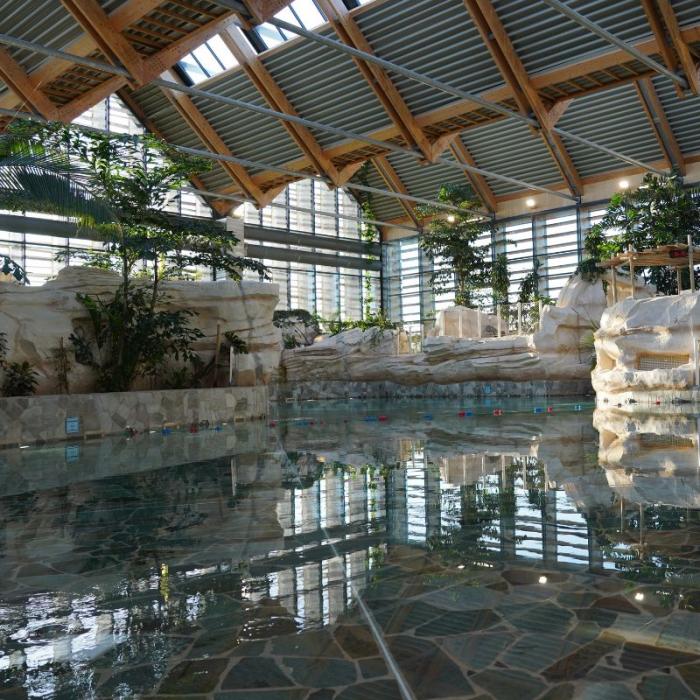 Après une journée de réunion, venez vous détendre à l'Aqua Mundo; un véritable paradis aquatique avec ses toboggans, sa rivière sauvage, sa piscine à vagues et ses bains à remous