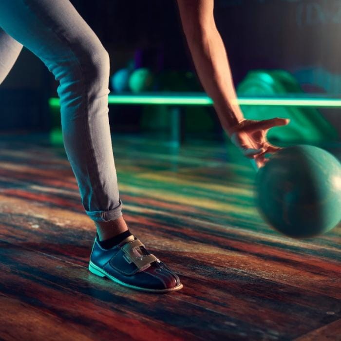 Gooi samen strikes en versterk de teamspirit met een gezellige en ontspannende bowlingervaring.