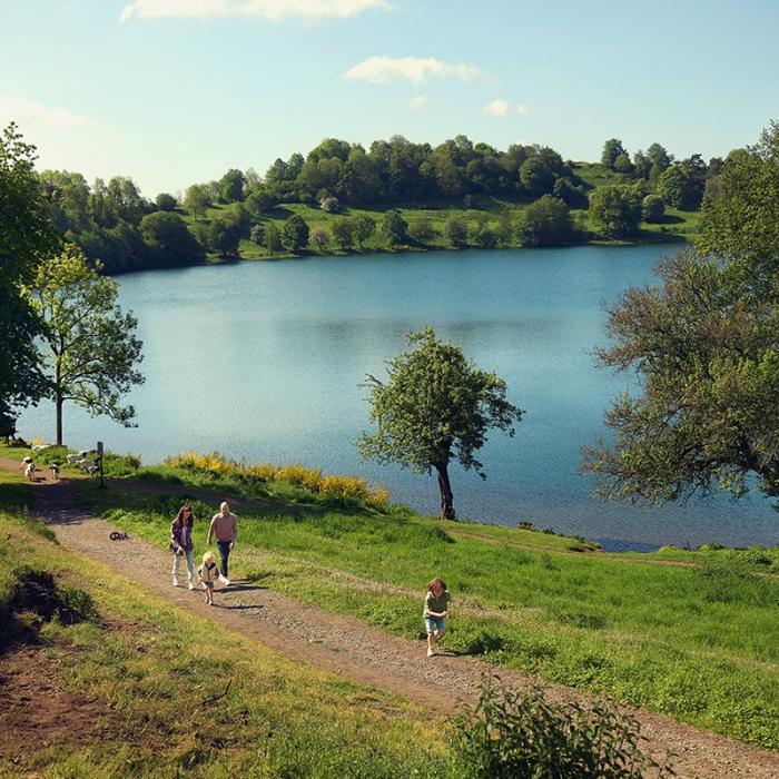 Atme die saubere Luft während einer Wanderung auf unseren Naturpfaden