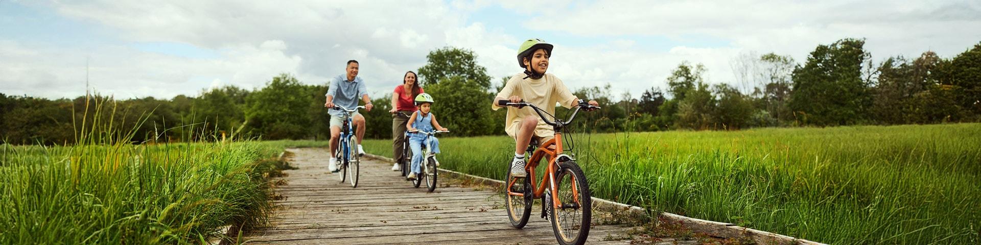Famille à vélo