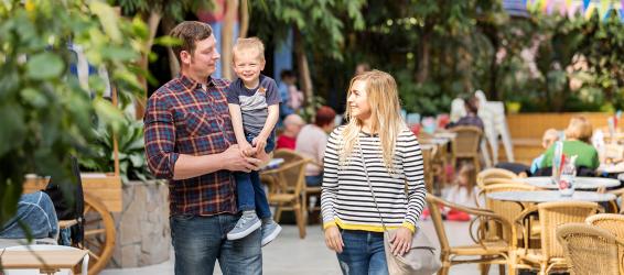 Market Dome: Tropisches Zentrum, wo Sie essen, trinken und einkaufen können